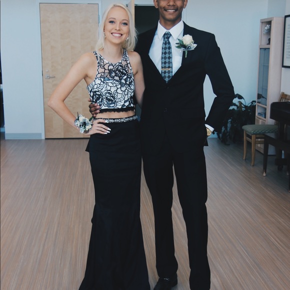 Black Prom dress - Picture 1 of 5